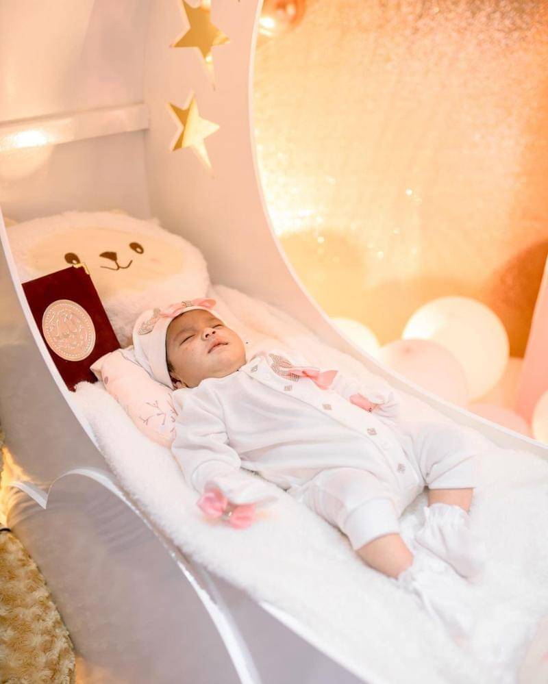 Instagram.com/ichaannisafadila